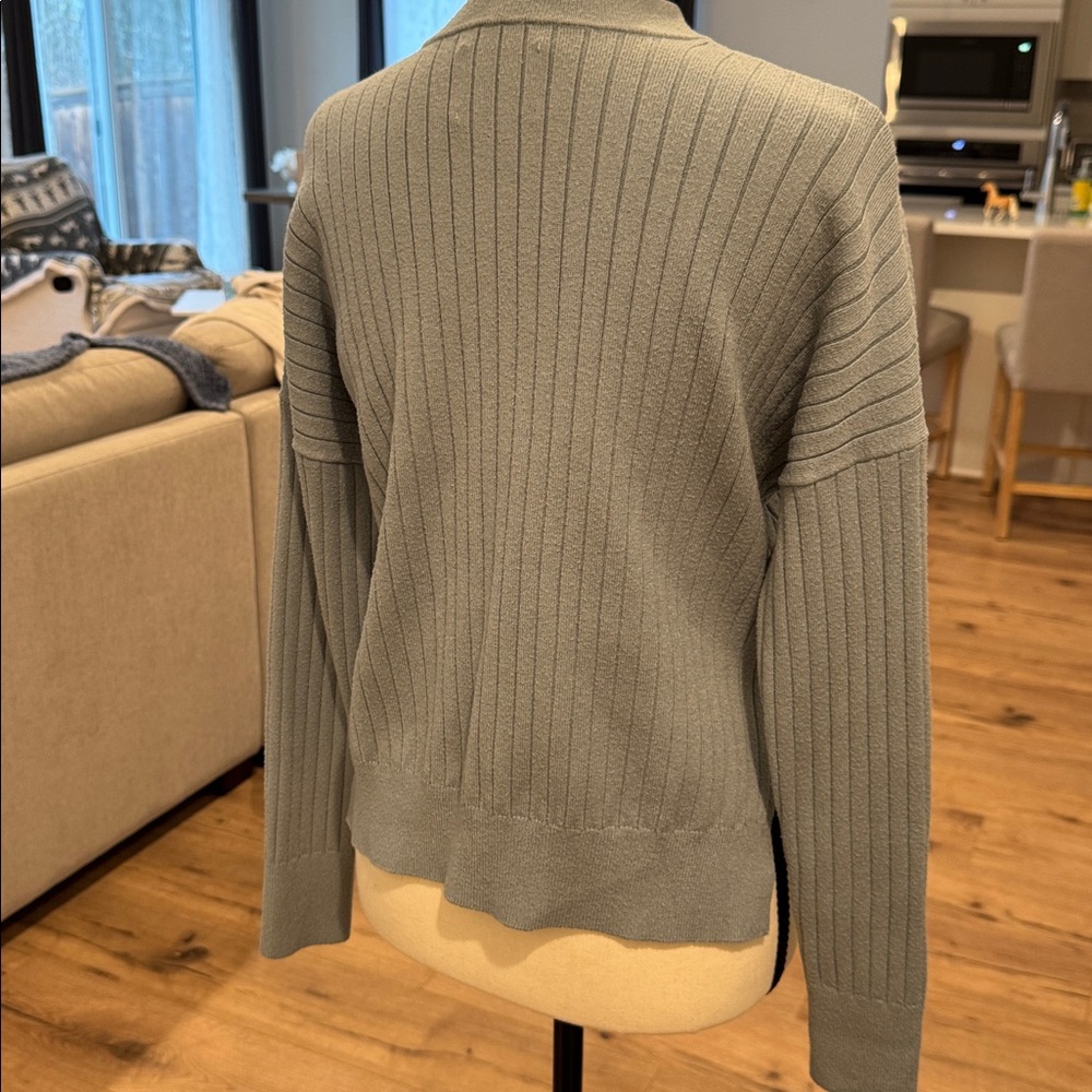 Abercrombie & Fitch sweater - Picture 11 of 11